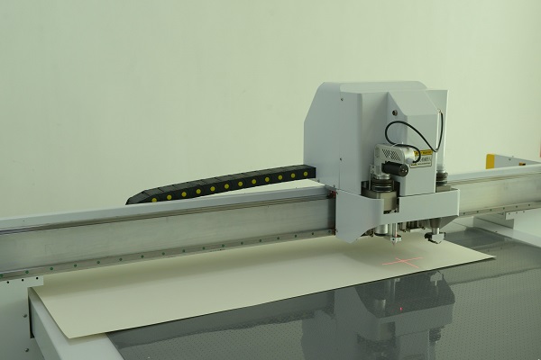 CNC 1625 Δερμάτινη φλάντζα κοπής ταλαντευόμενου μαχαιριού